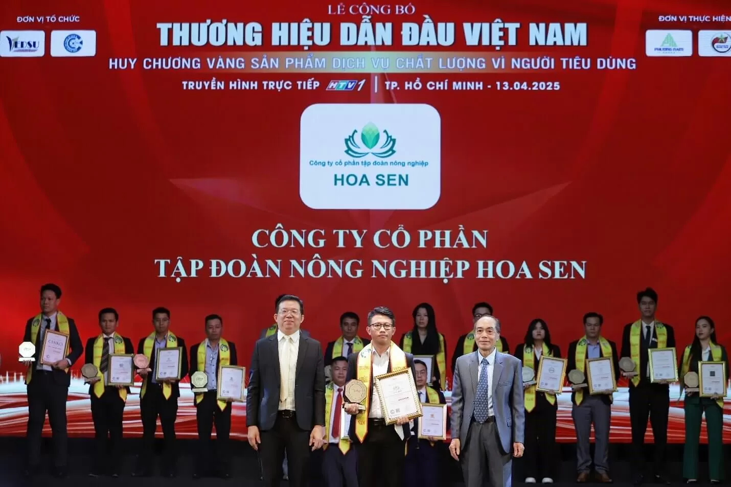 Tập đoàn Nông nghiệp Hoa Sen vinh dự đón nhận Huy chương Vàng “Sản phẩm – Dịch vụ chất lượng vì người tiêu dùng 2025
